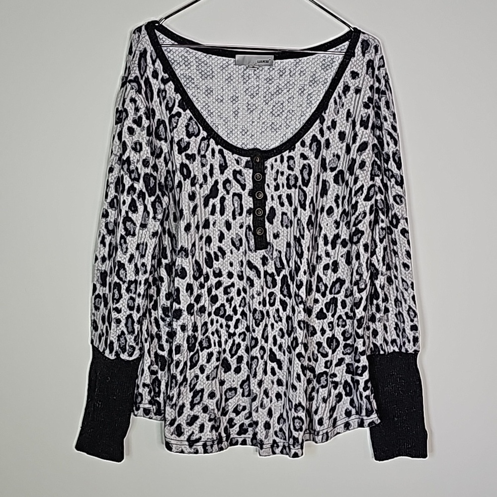 Luukse XL black and gray leopard print sweater